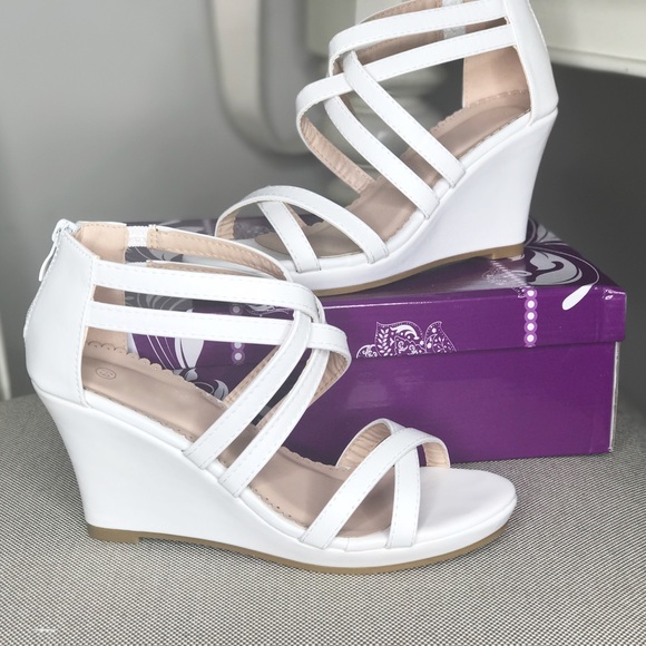 LAST PAIR!!! Strappy White Sandal Wedges - Picture 2 of 7